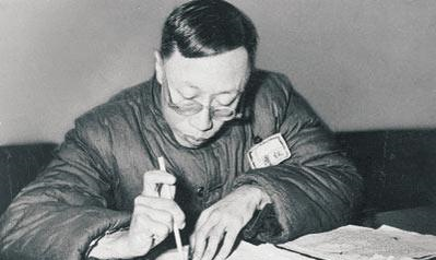 溥仪晚年游故宫,悄悄对花瓶说了一句话,工作人