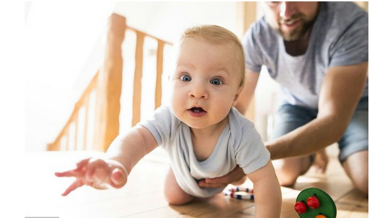 宝宝磕到头容易脑震荡,如果宝宝有这些现象家