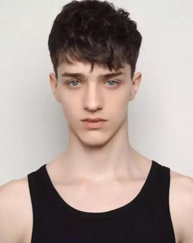 发量少、发质细软应该留什么发型才能让头发看