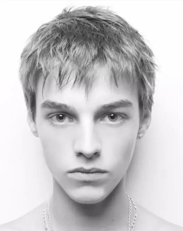 发量少、发质细软应该留什么发型才能让头发看