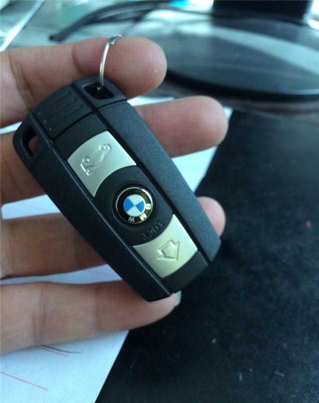 安徽一辆30万宝马X1遭货车追尾，4S店报修价格，令车主无奈！