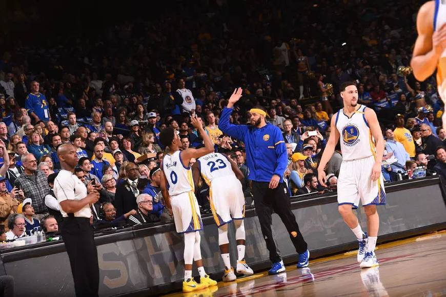 nba:愿只能靠狗狗上头条的克莱·汤普森尽快康复