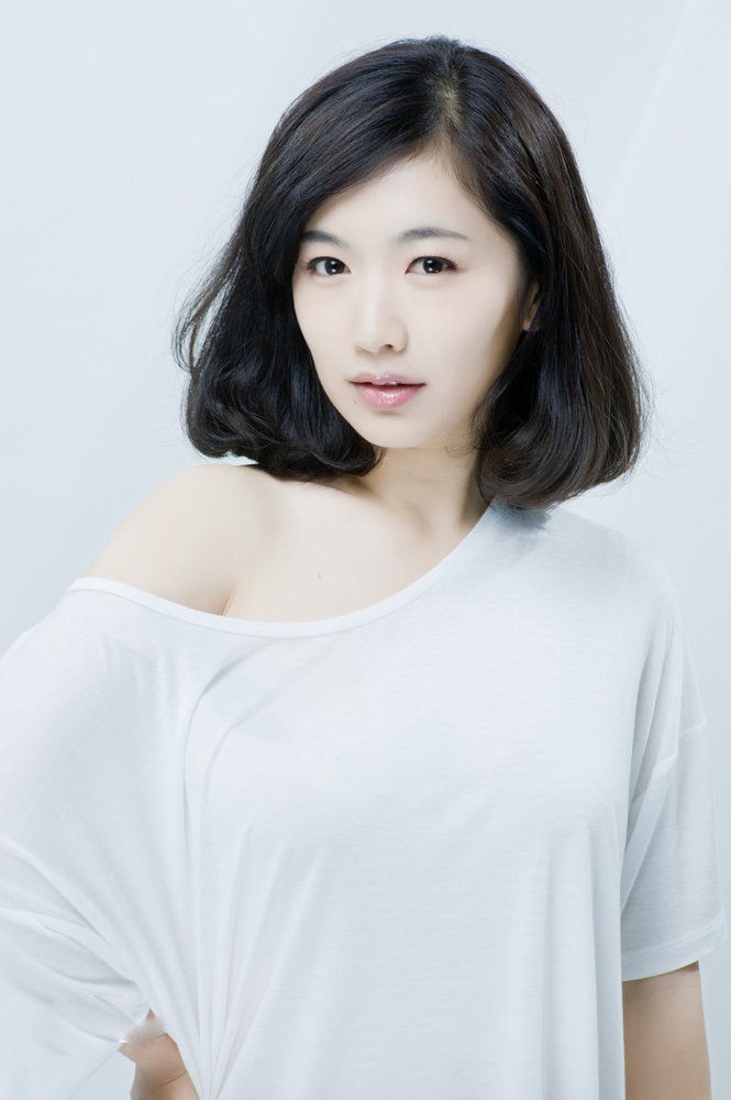 清新外表的李春嫒演技爆发力极强黑白写真 一顾倾城