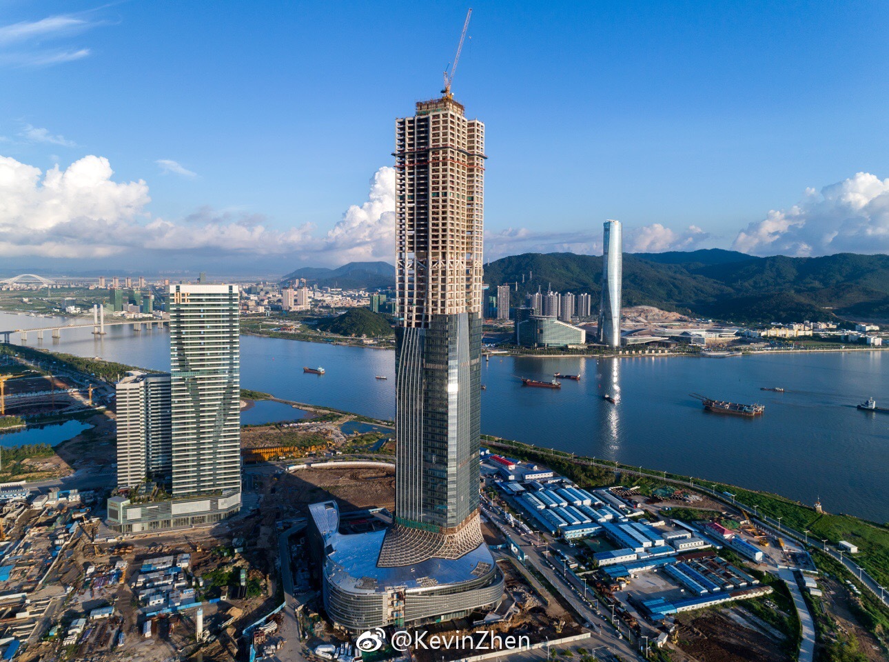 珠海十字门中央商务区，毗邻湾仔、横琴和拱北三大口岸