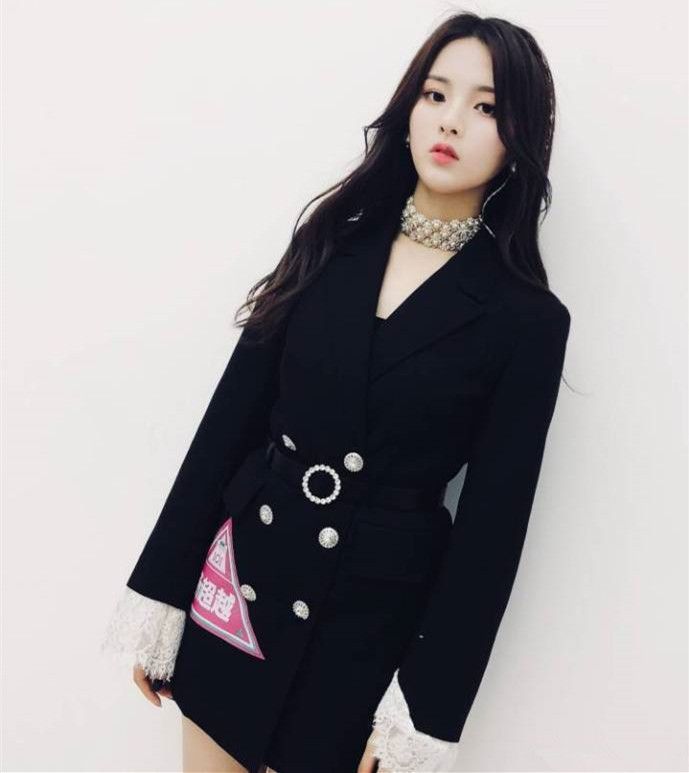 杨超越的短裤短到什么程度?安全裤都露出来了,网友:想红的代价