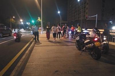 昆山砍人案白衣男已被拘,刑法专家:特殊防卫