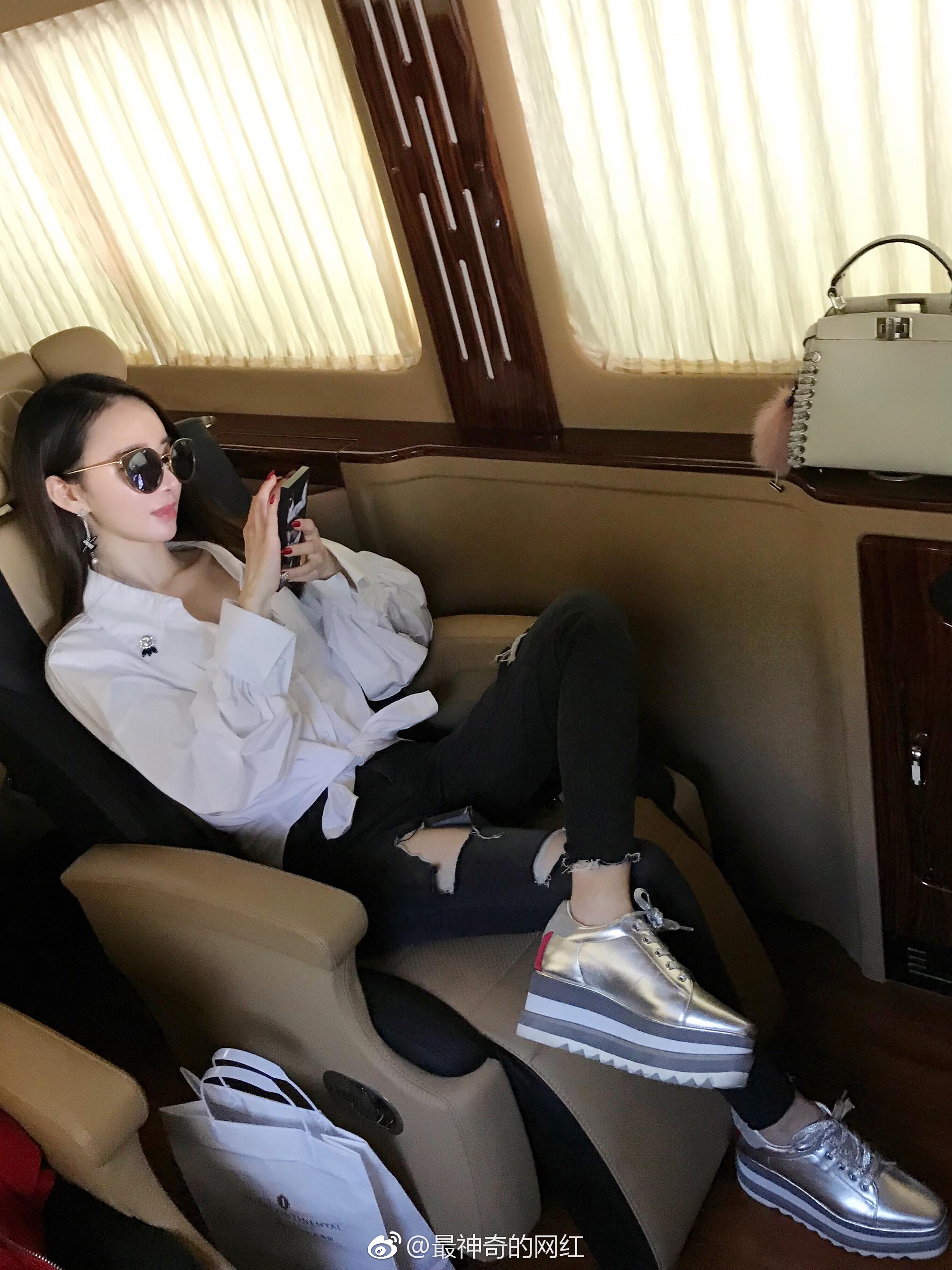 程琳,88年,出生于湖北省黄石,毕业于武汉大学2008级