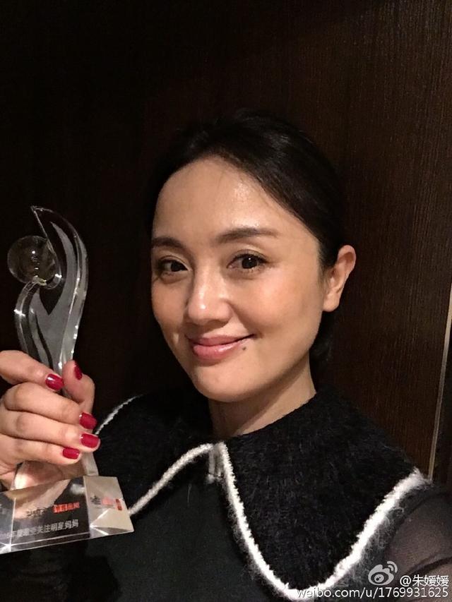幸福！她与初恋相爱24年始终如一，夫妻俩曾为女儿辞退千万片酬