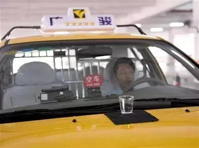 一辆出租车,承载的是一个城市的脸面,见证的是时代的变迁
