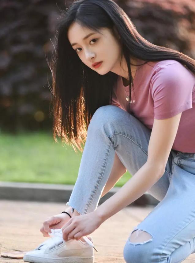 最近网友觉得漂亮的三位女星,周洁琼腿美程潇萌,她不输吴宣仪!