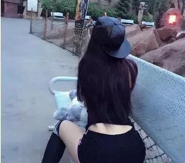 我真没事儿,我在吃辣条呢