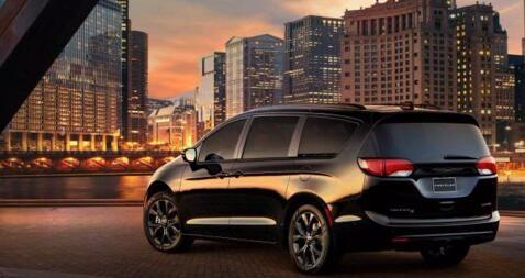 克莱斯勒大捷龙黑色套装版