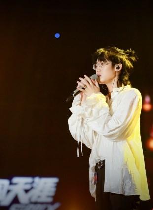 《明日之子》孟美岐帮唱斯外戈,山支大哥传授