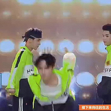 乐华七子《快本》,朱正廷跳套马杆时,有谁注意到范丞丞的敷衍表情