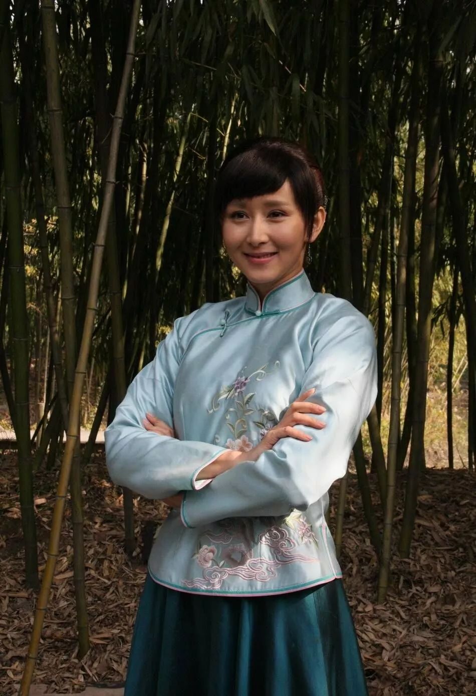 她出道20年不温不火,30岁时嫁42岁超级富豪,今