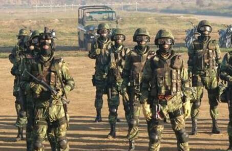 这些军人个个身怀绝技, 以一挑十