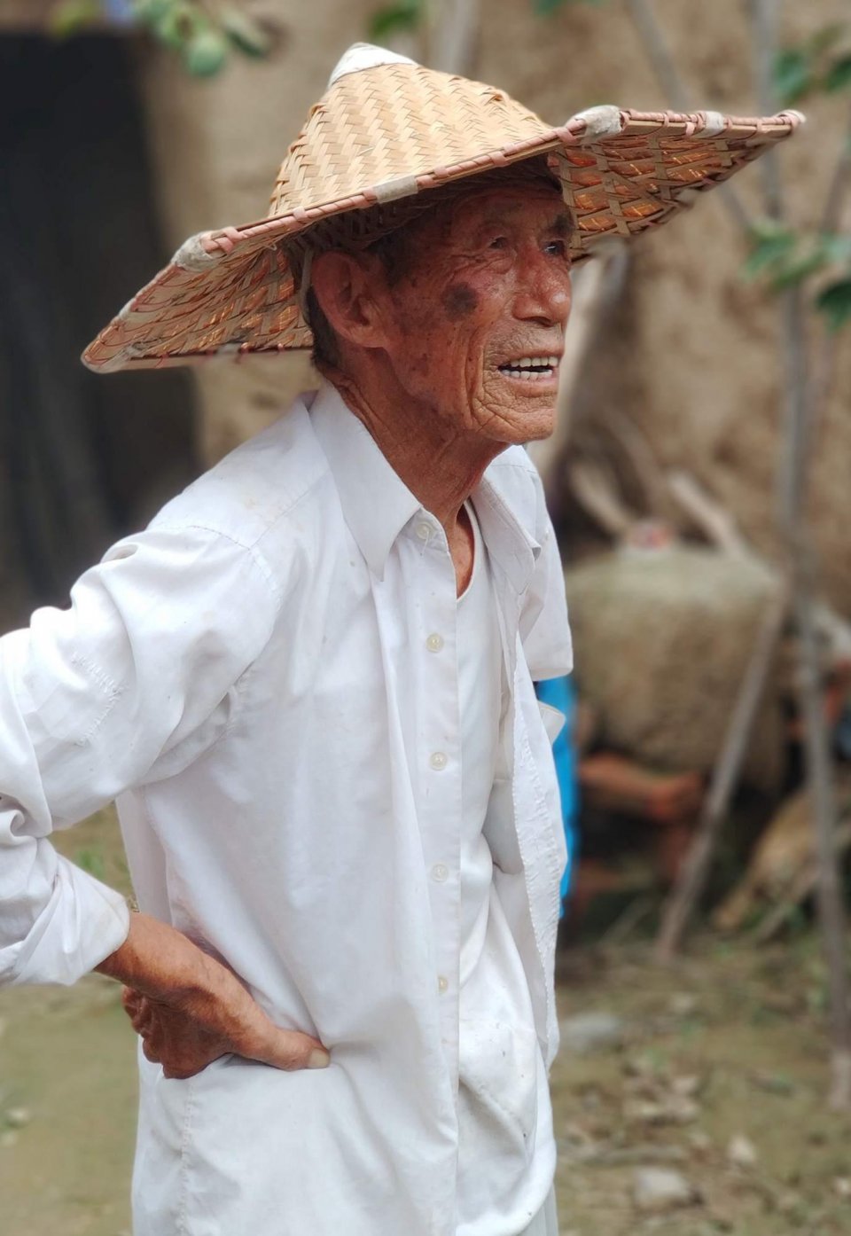 2018年8月22日,鲁北农村老家,爷爷今年85岁,爷爷一直在家照顾奶奶