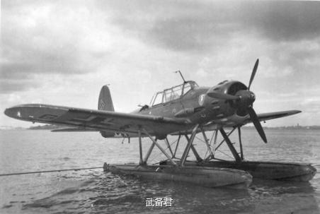 ��ս�¹�����֮�ۡ�������ˮ�Ϸɻ�: ������Ar 196