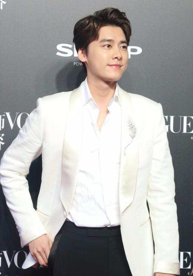 李易峰亲口承认离公布恋情不远, 网友: 不会脱粉