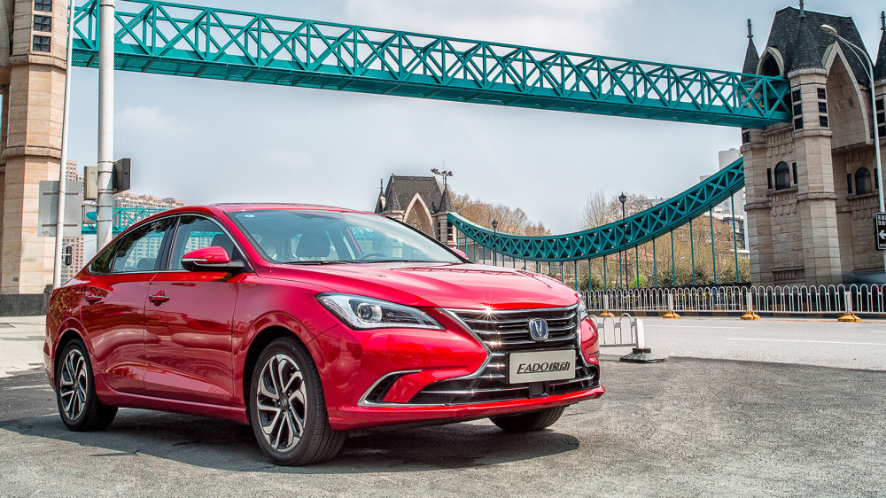 第二代逸动拥有35.6米制动性能，比肩豪华品牌