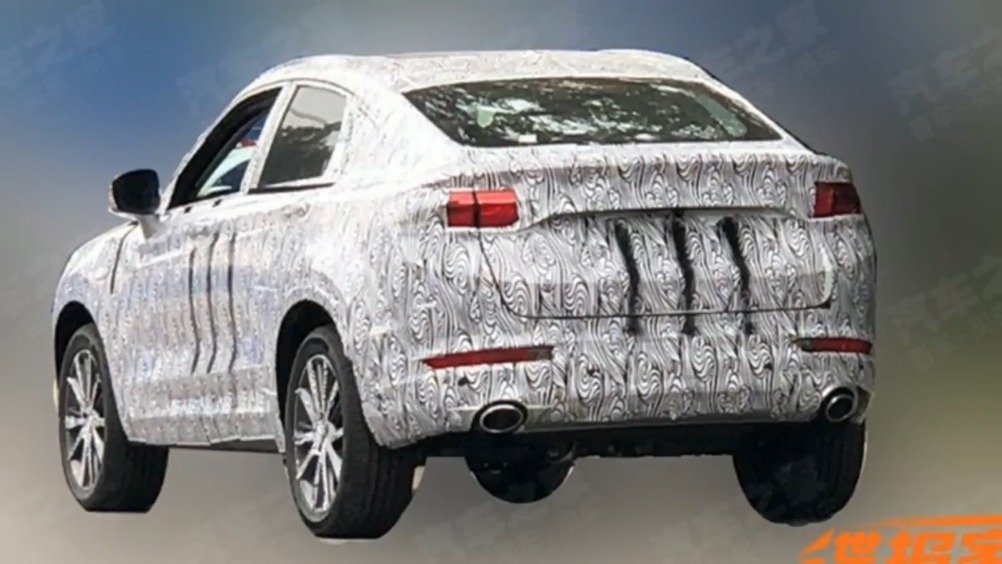 吉利轿跑SUV混动版谍照 外形很时尚  ​