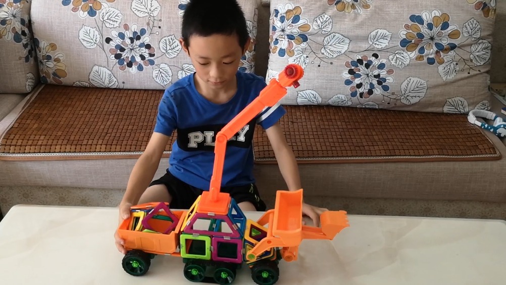 给妹妹组装了个卡车，送给她玩，这个可以吗？……