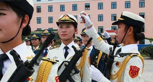 入伍前她是一位名模，怀揣一颗军人梦，成为仪仗队一道靓丽风景线