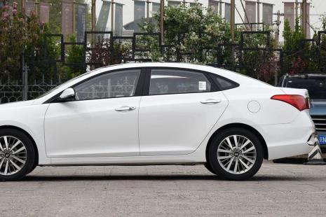 曾18万起步的现代“假B级车”，现在比博瑞低两万，国产都懵了