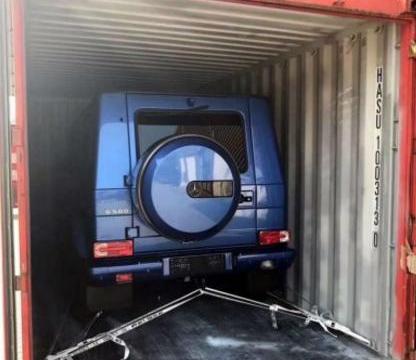 200万买辆限量版奔驰大G，车主：奔波千里只为亲自“开门”迎车