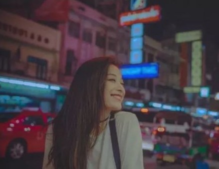 抖音上点赞破百万的倪妮拍照姿势,看到第一张