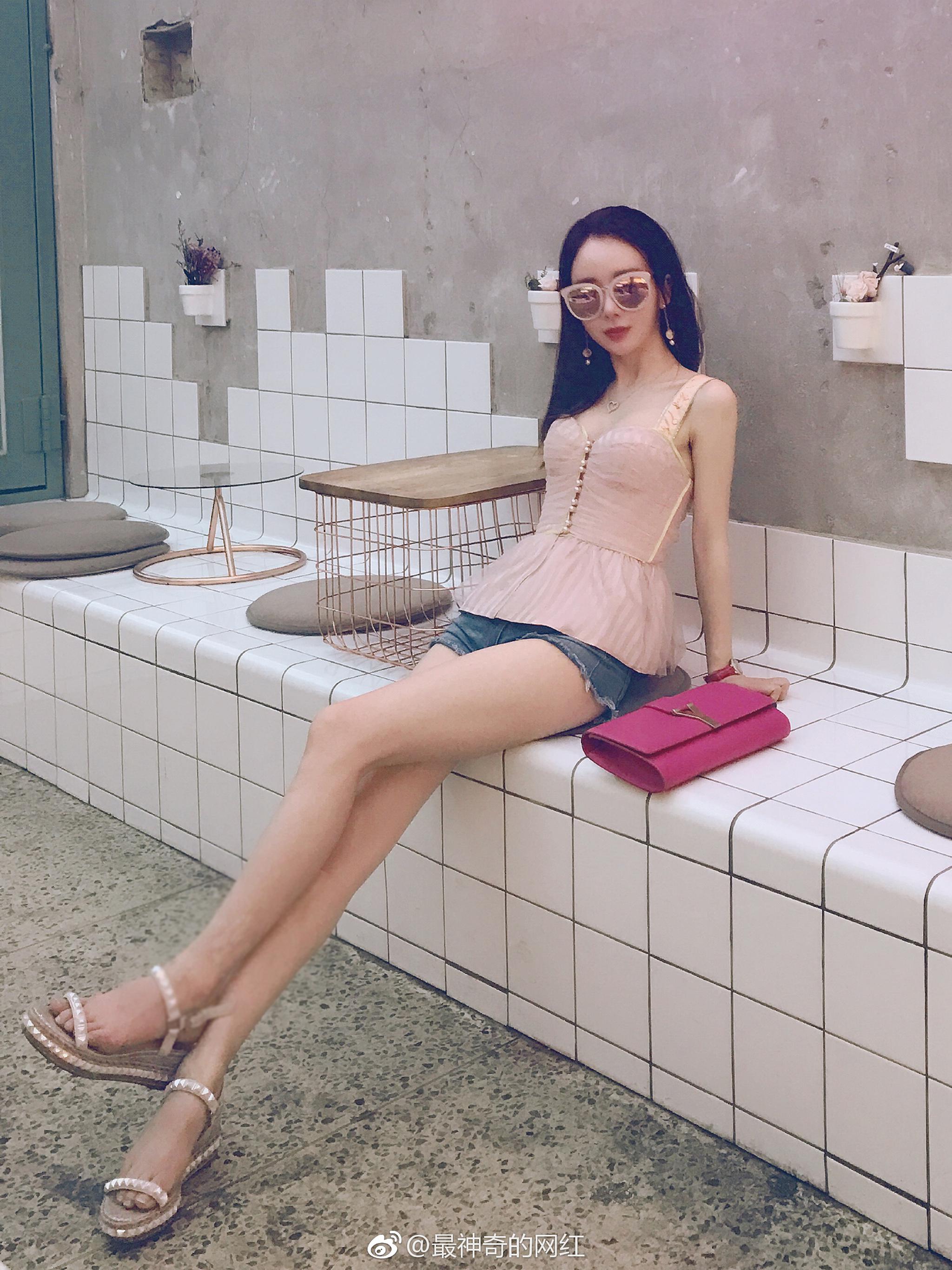 程琳,88年,出生于湖北省黄石,毕业于武汉大学2008级