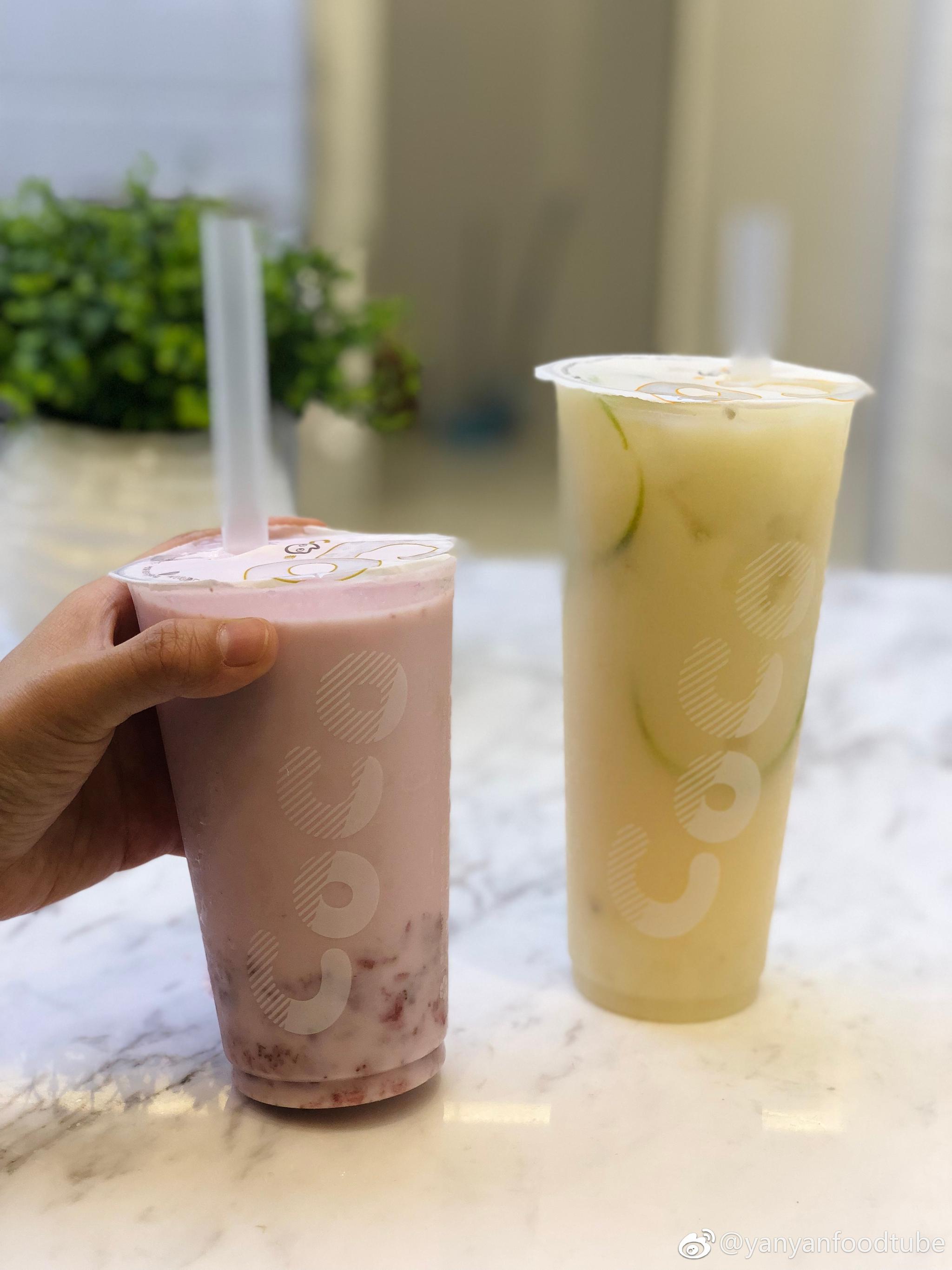 coco的草莓欧蕾和柠檬椰果养乐多超级好喝两杯饮料看着清新十足