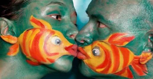 我爱你,第一句是假的,第二句也是假的…