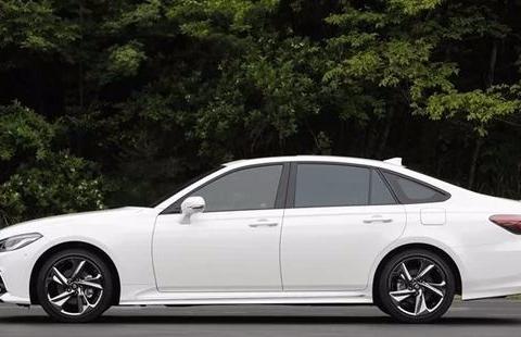 丰田皇冠预计售价27-42万 搭载2.0T发动机