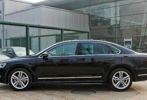 B级车一降再降，这款大众帕萨特油耗不到5毛，价格却不足13万