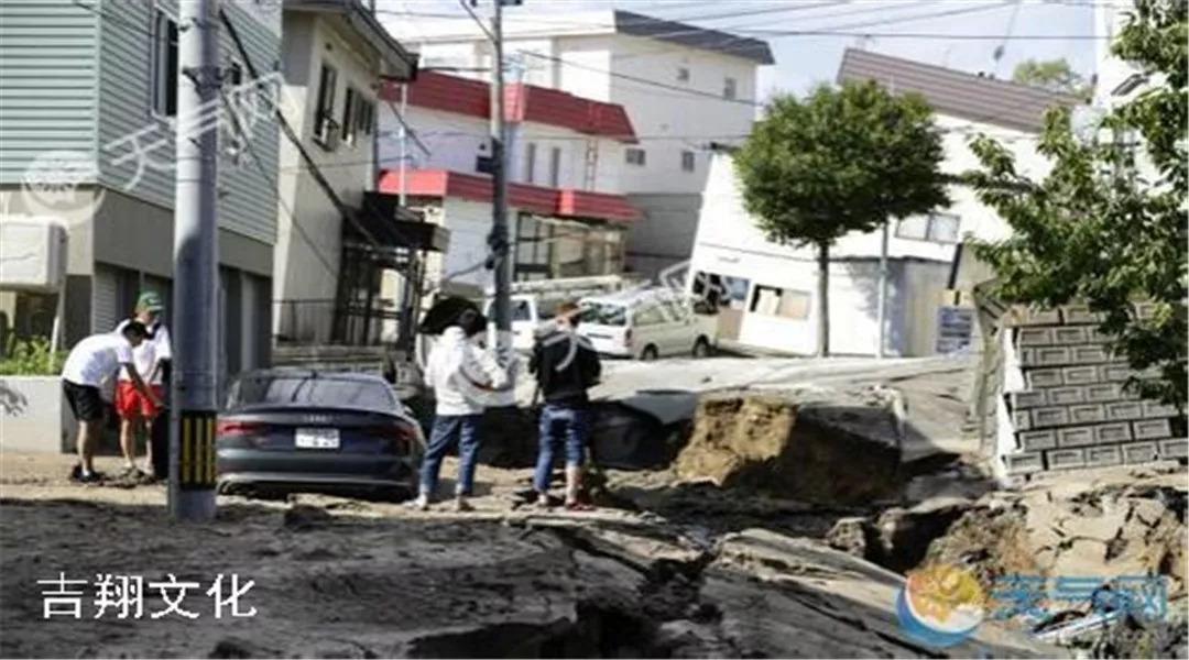 日本发生大地震, 中国第一时间撤离国人, 韩游客