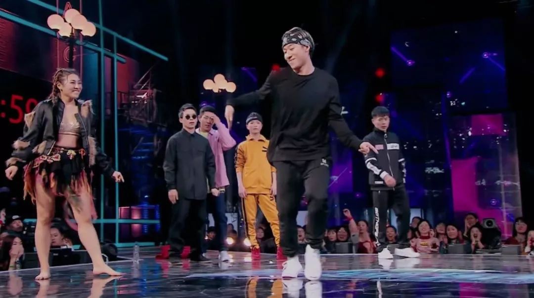 《这!就是街舞》王子奇蛇男被淘汰,亮亮抢分战