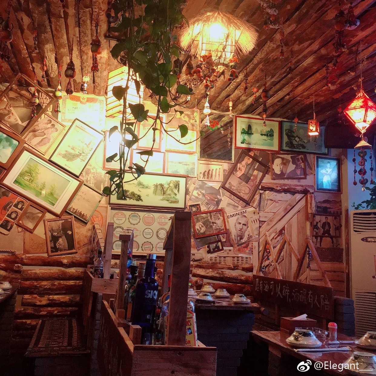 又找到一家高逼格饭店,鸡尾酒超好喝,小哥哥都