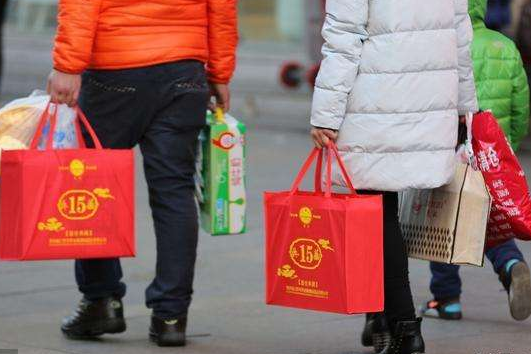 农村老人说人穷莫走亲,富贵不回乡,现在还有