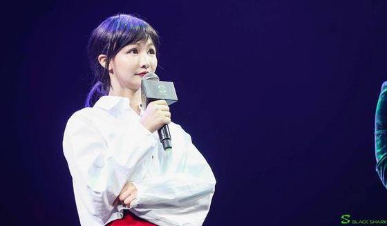 LOL第一女主播Miss整容了? 线下活动脸部浮肿