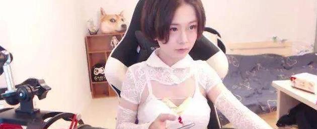 英雄联盟伪娘Cosplay,遍地女装大佬!大长腿毫