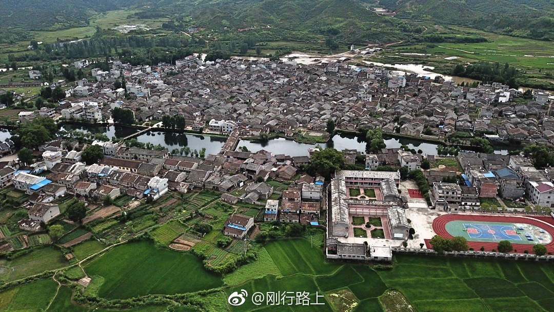 位于江西抚州的千年古村"流坑村"