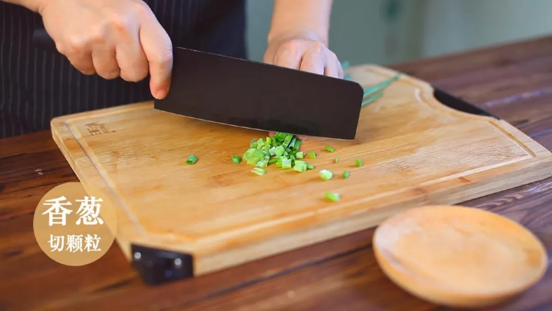 中餐厅赵薇做的爆款:香菇黄焖鸡,这样做简单又