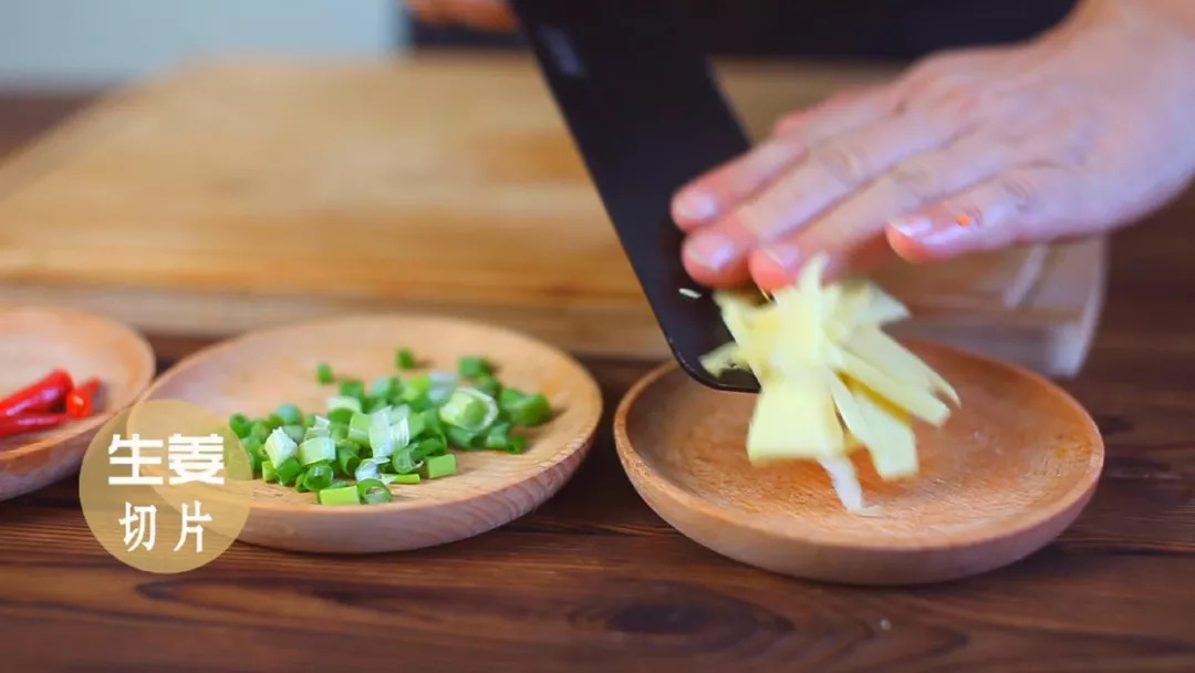 中餐厅赵薇做的爆款:香菇黄焖鸡,这样做简单又