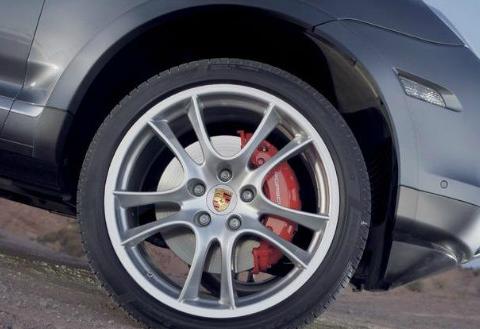 这款车终于要上市，卖价30万，比卡宴漂亮100倍，BBA要凉