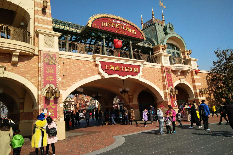 上海迪士尼和香港迪士尼的对比,差距竟然那么