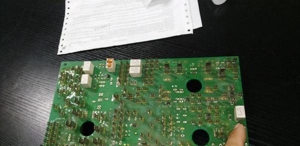 别克新君越远光灯不亮，不知是线路问题还是灯泡问题