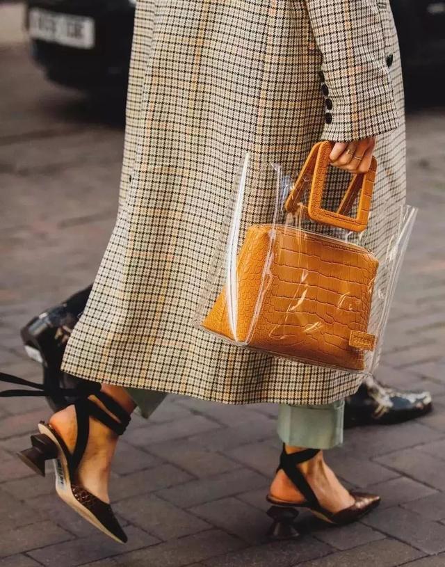 据说今年流行PVC?Céline、Chanel、Delvaux