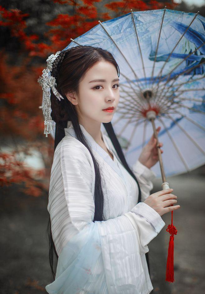 古风美女之油纸伞的忧伤