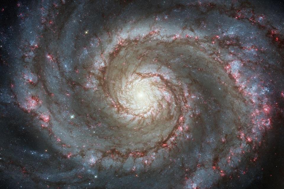 能看到几十亿光年外的宇宙,为什么看不到地球上过去的...